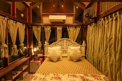 Looking Glass by Roamhome, Cochin