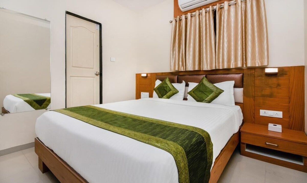 Hotel Volga Colaba - Tap to explore photos