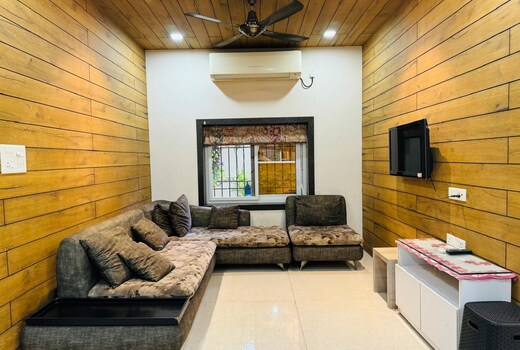 The Nesting Nook || Entire 3BHK Apartment In The Heart Of City ||