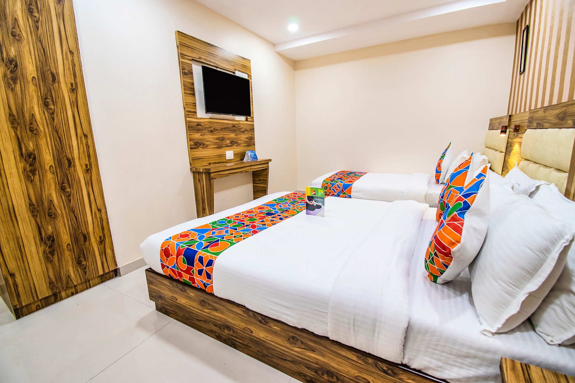 FabExpress Orange Suites - Nr. Mumbai International Airport - Tap to explore photos