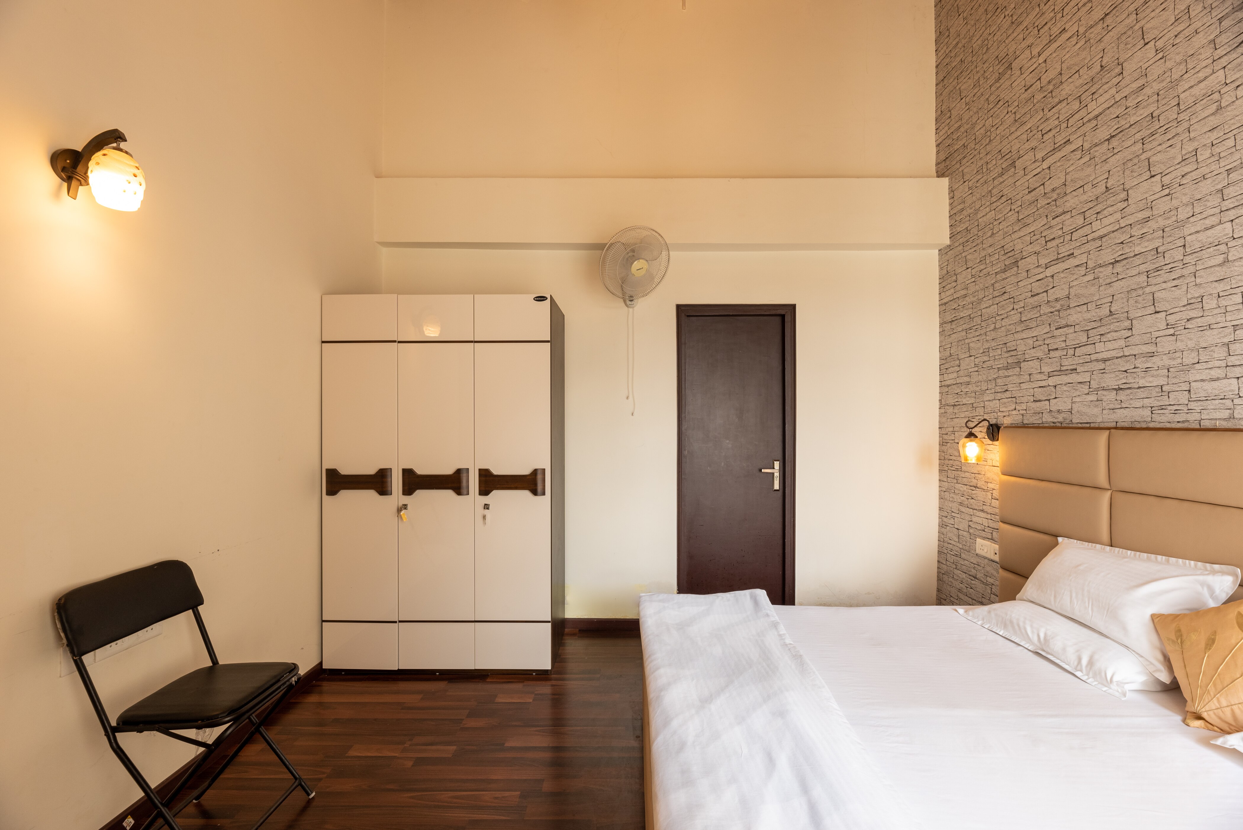 Lake View 4 BhK Penthouse l The Ultimate Escape - Tap to explore photos