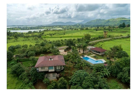 Redhomex Lake View 5 BHK with Pvt Pool