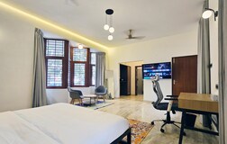 Large Private Room in HSR