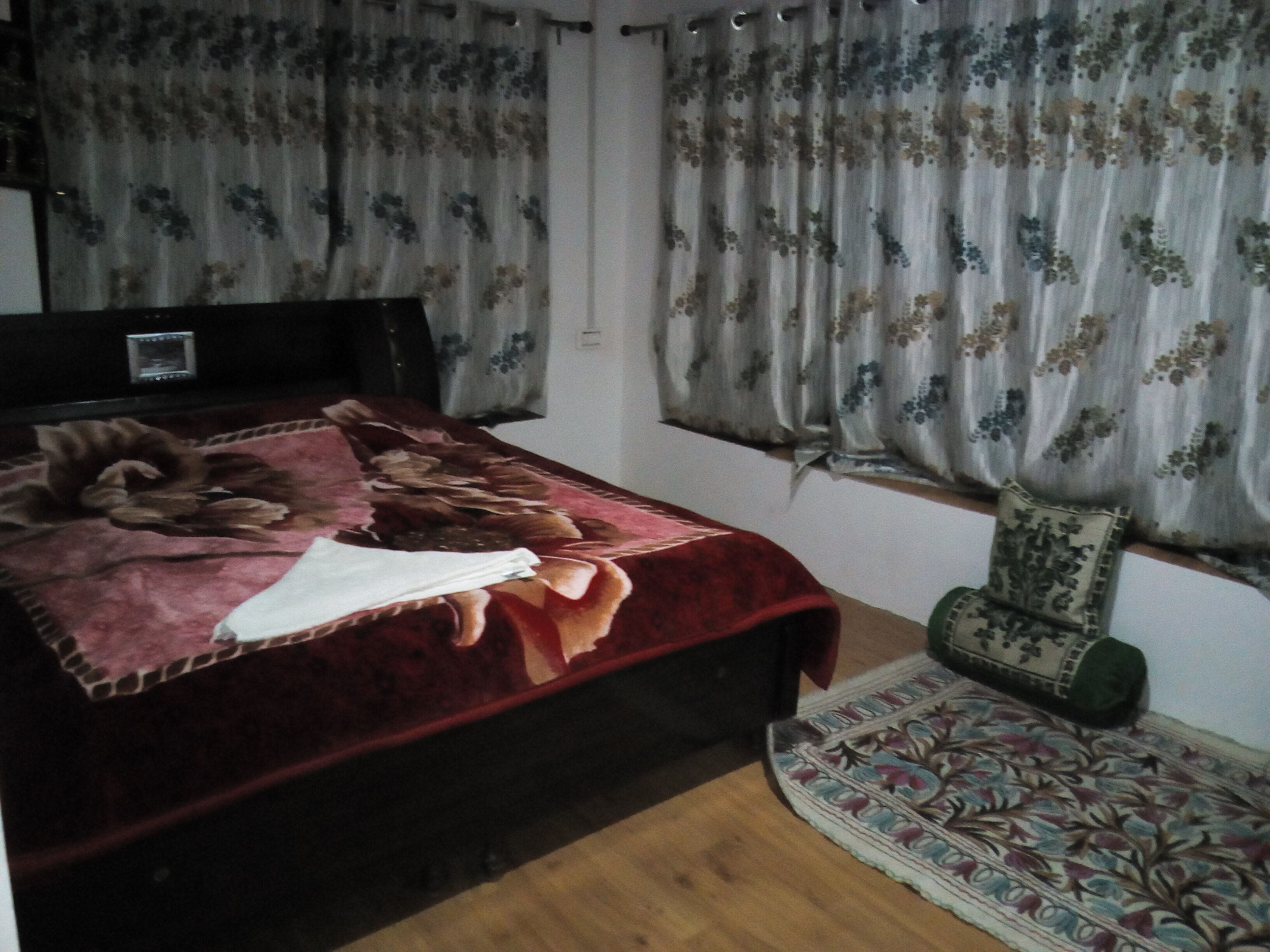 Travelers Homestay - Tap to explore photos