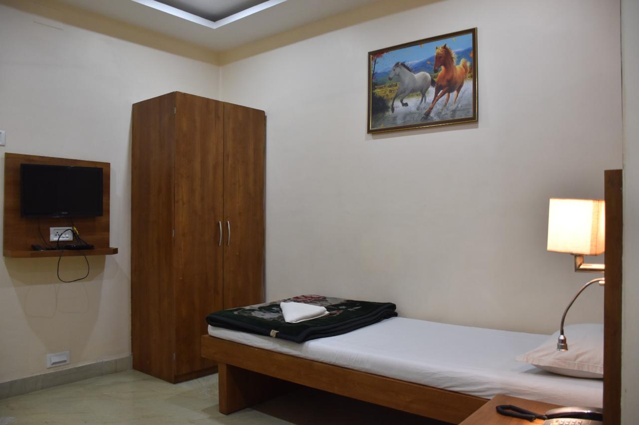 Hotel Geetanjali - Tap to explore photos