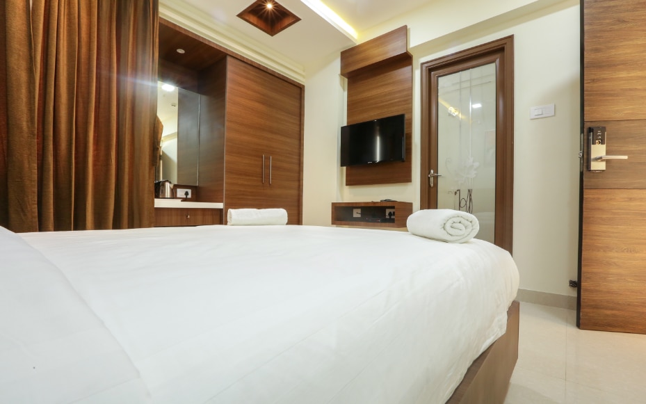 HOTEL SRR GRAND (Vandalur) - Tap to explore photos