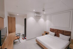 The Aura Club Resort Lodging, Ahilyanagar