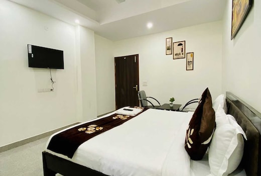 Hotel O K R Resdiancy Near Botanic Garden Of Indian Republic
