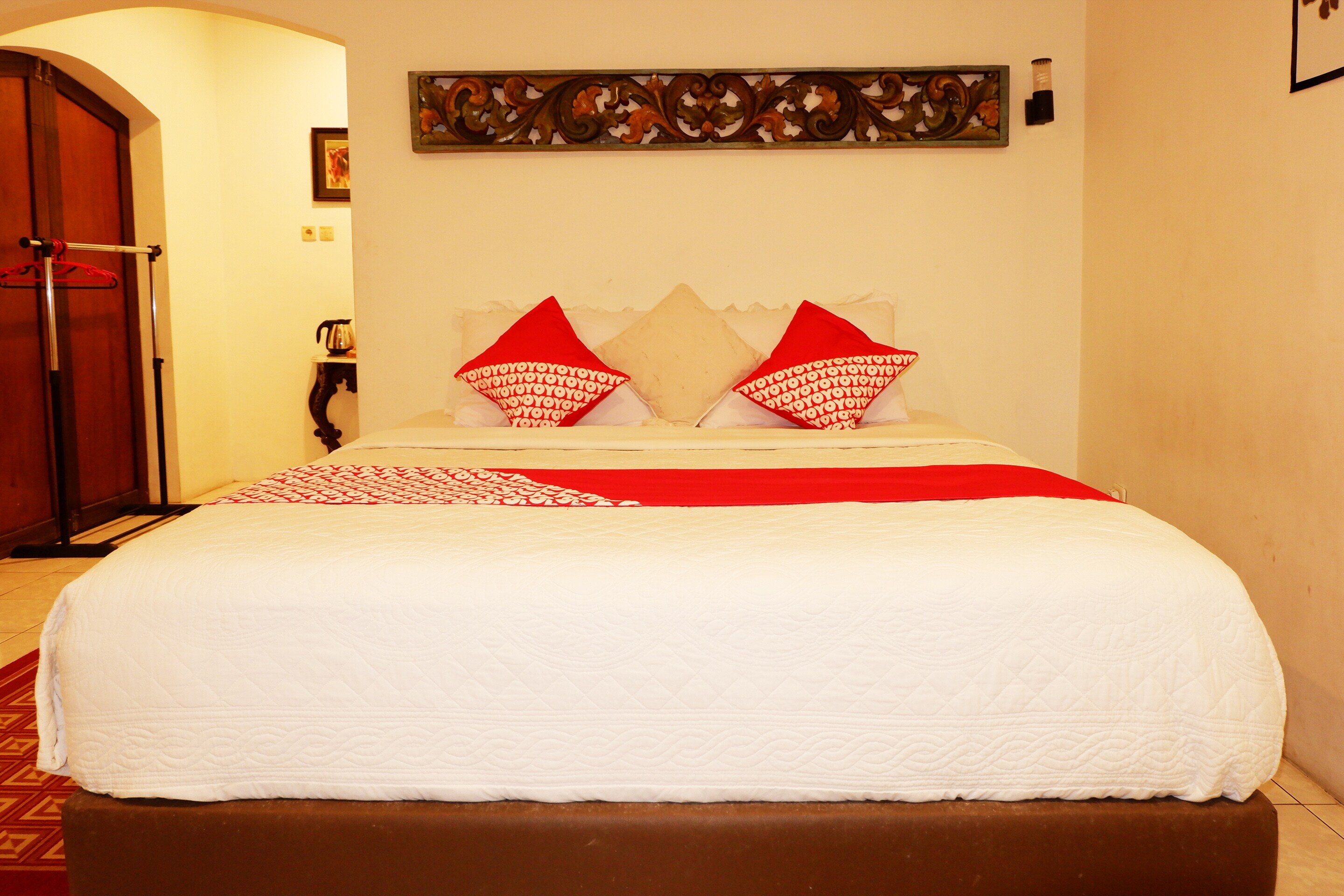 OYO 604 Cemara's Homestay - Tap to explore photos