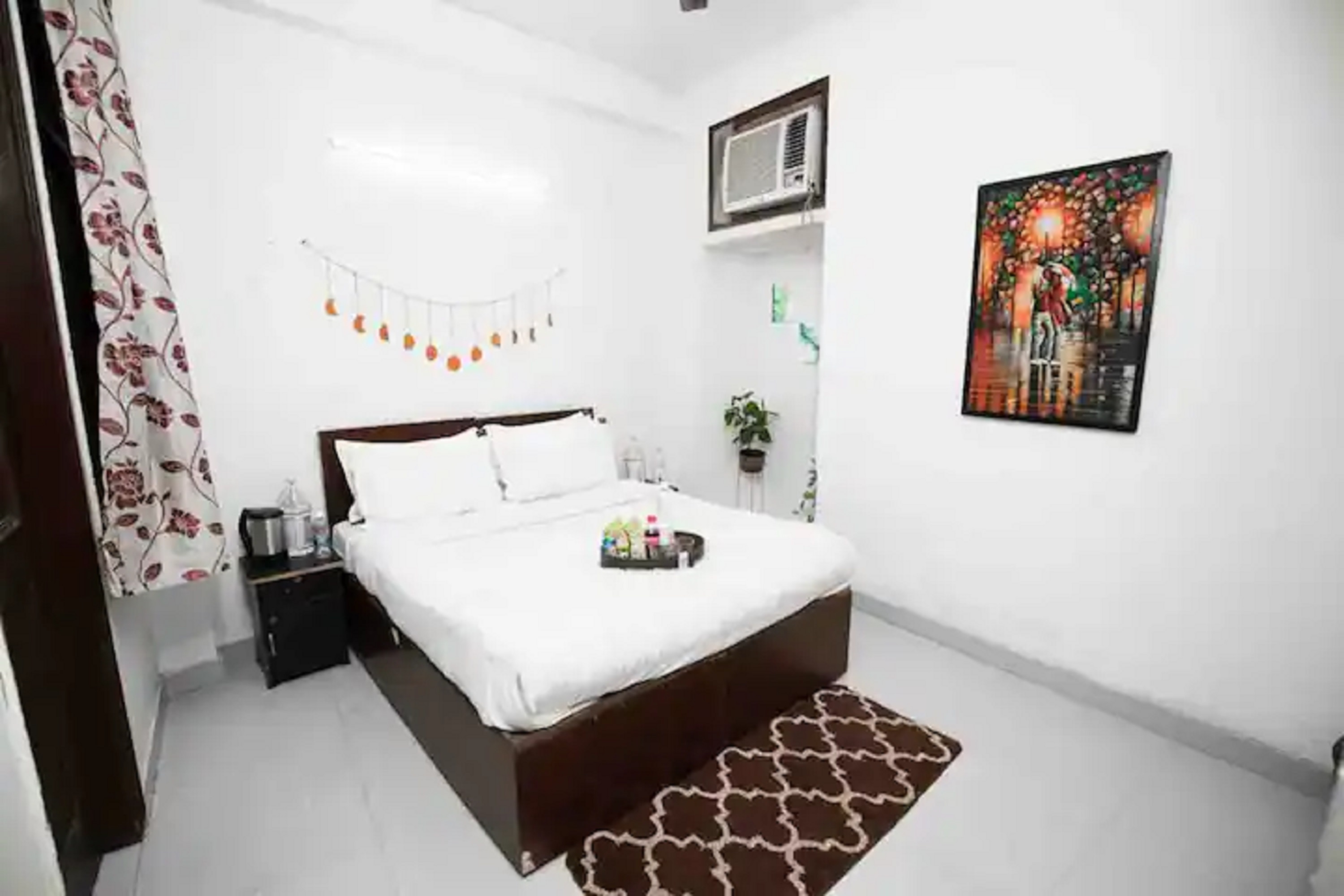 2 Bedroom Service Apartment with Free Parking - Tap to explore photos