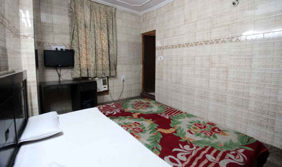 Airport Hotel Avtar - Tap to explore photos