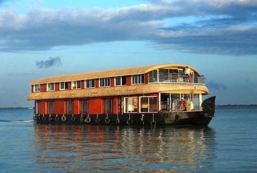 Premium Houseboats