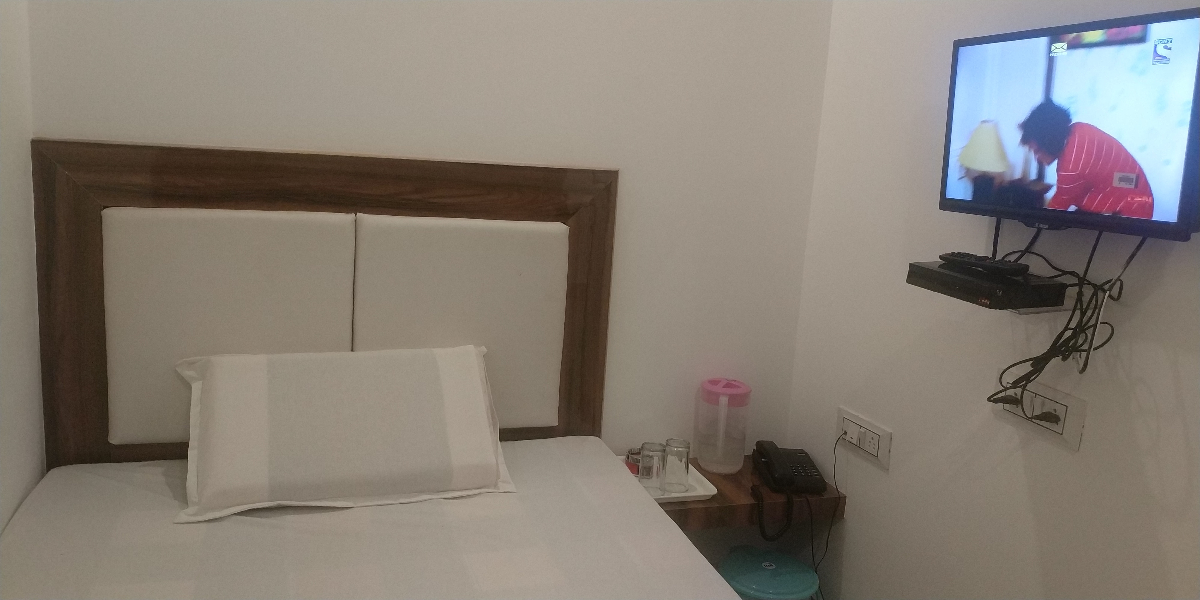 Hotel Double Tree(250m from Ghaziabad Railway Stn) - Tap to explore photos