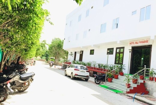 Hotel Raj Paradise