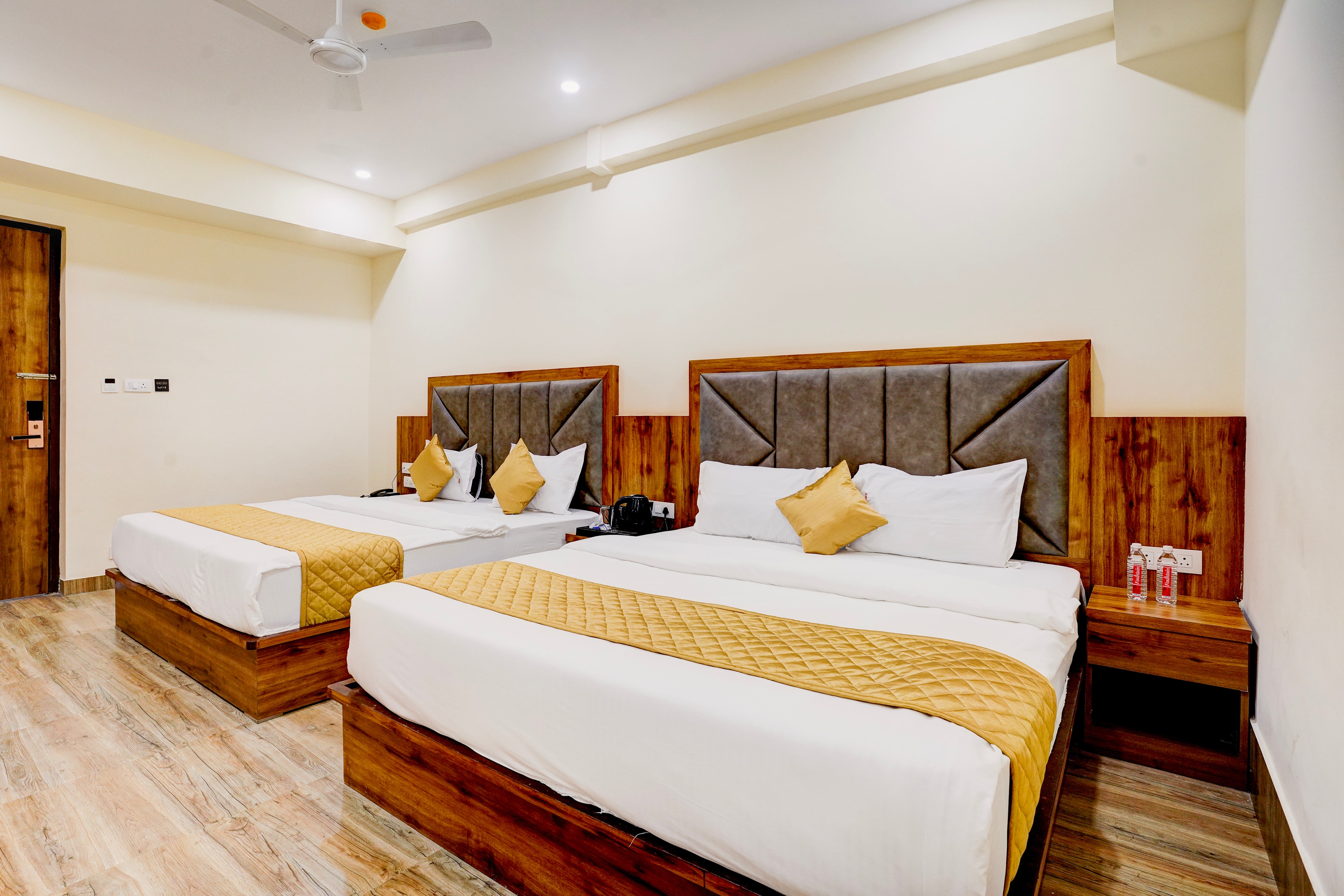 Hotel Breeze Bay - Bandra Kurla Complex (BKC), Mumbai 2