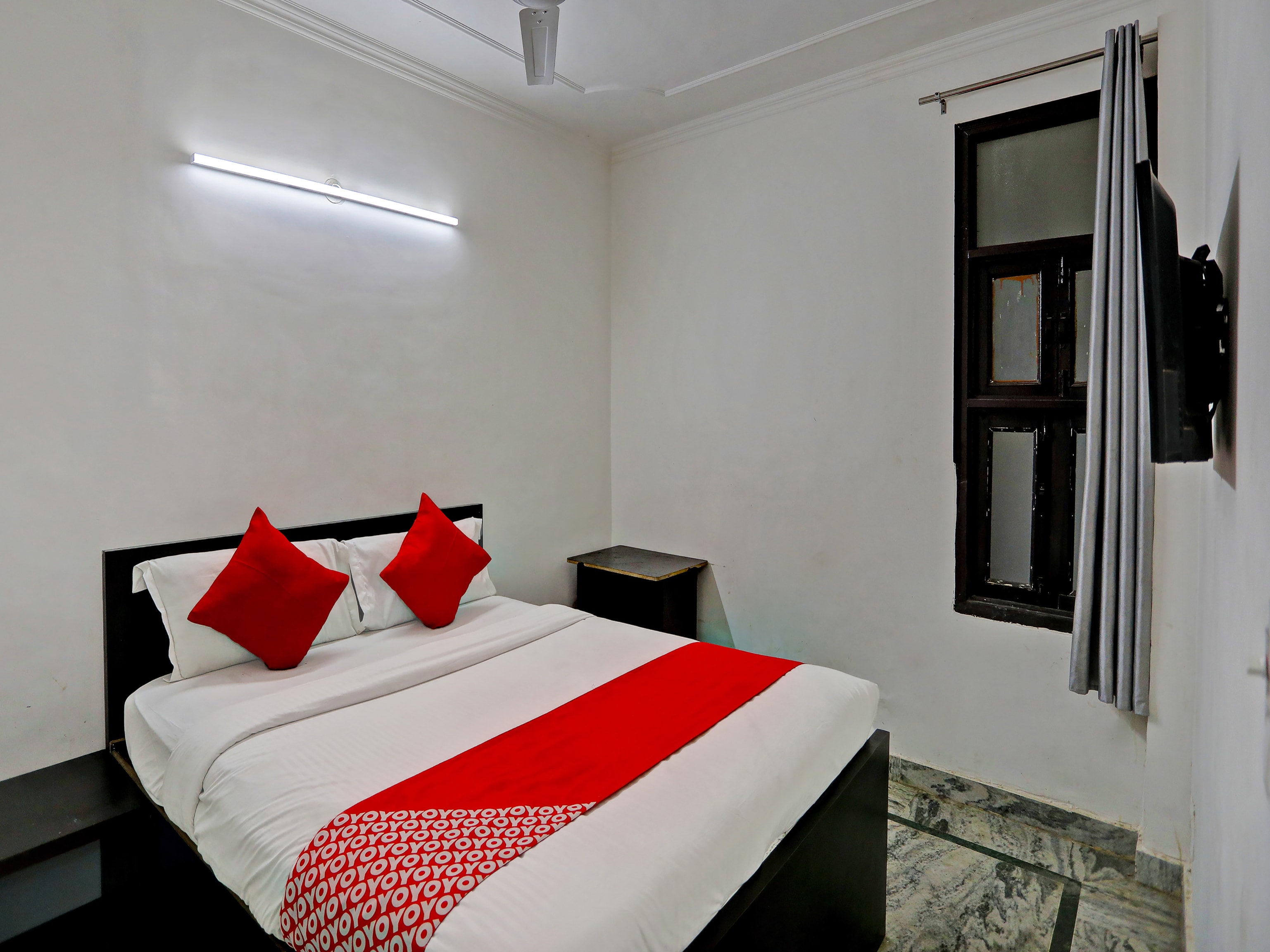 Hotel O Sunrise Villa Near Select Citywalk Mall - Tap to explore photos
