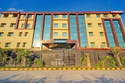 Super Townhouse OAK Hotel City Mark Gurgaon, Gurgaon