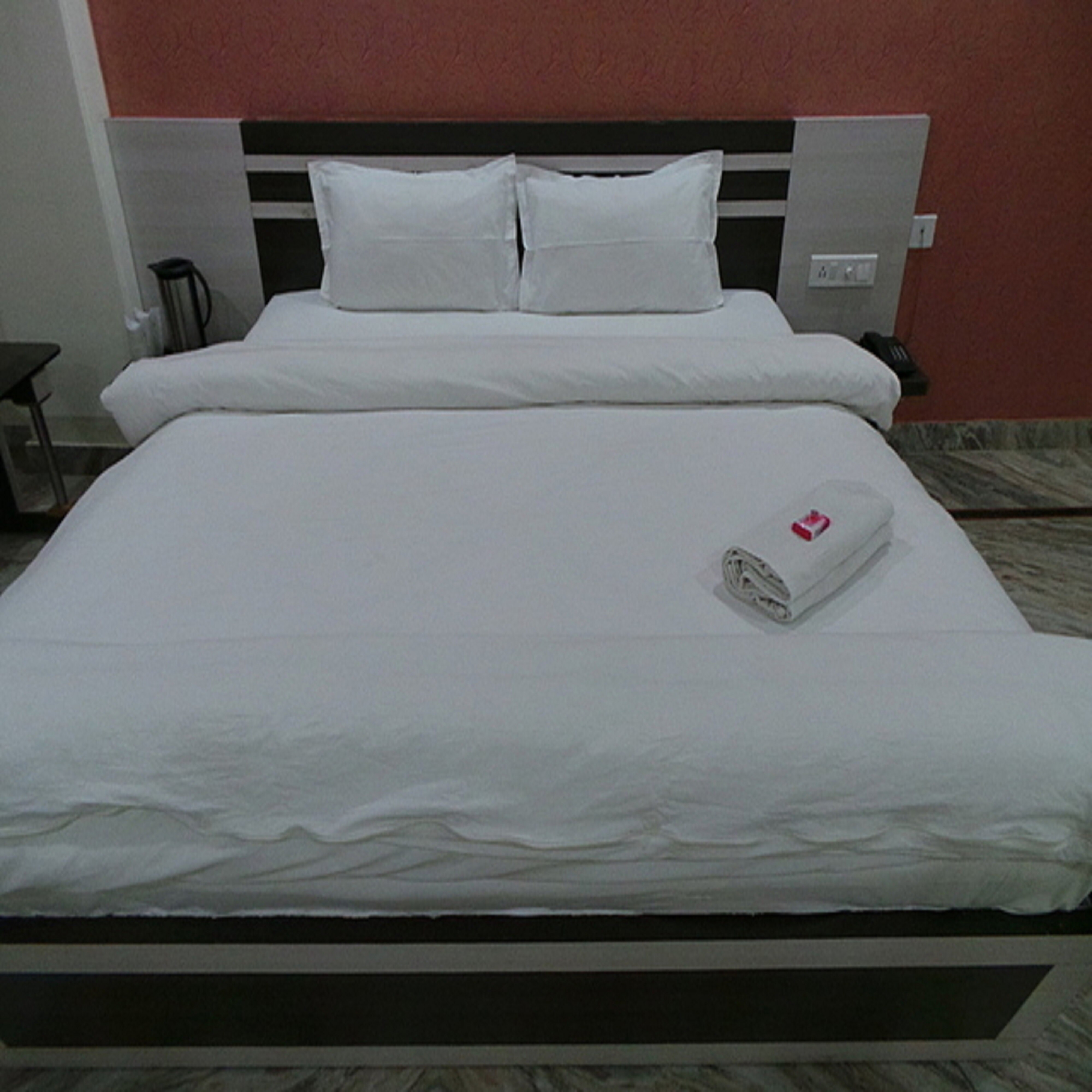 Hotel Geeta Kalyan - Tap to explore photos