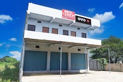 HOTEL O S S STAY INN, Hingana