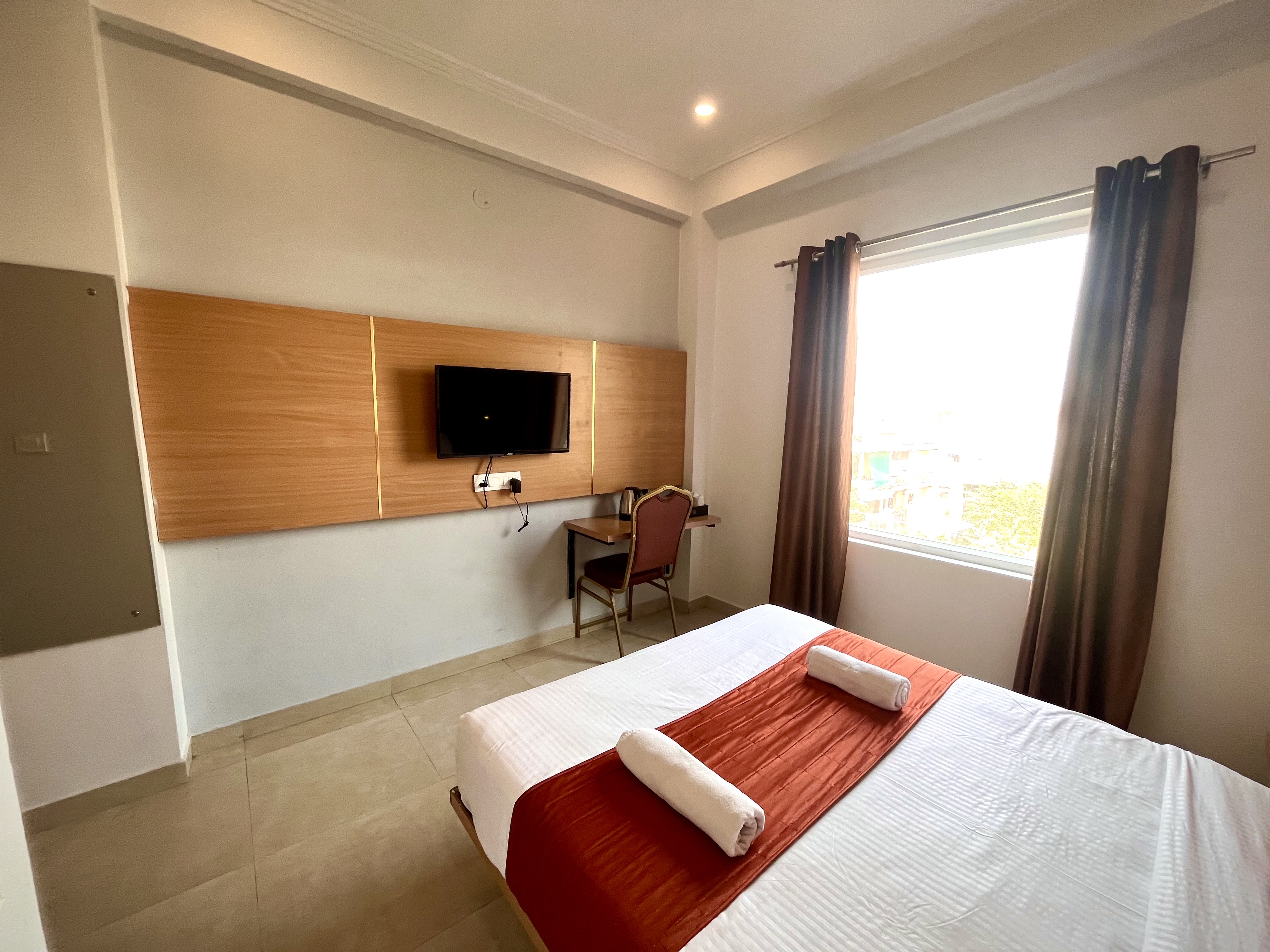 Hotel Rama Inn - Tap to explore photos