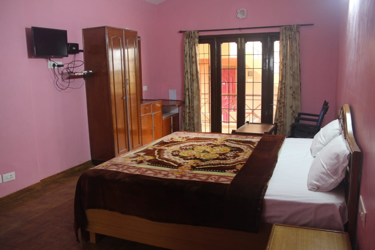 Holiday Home near Ooty Lake - Tap to explore photos