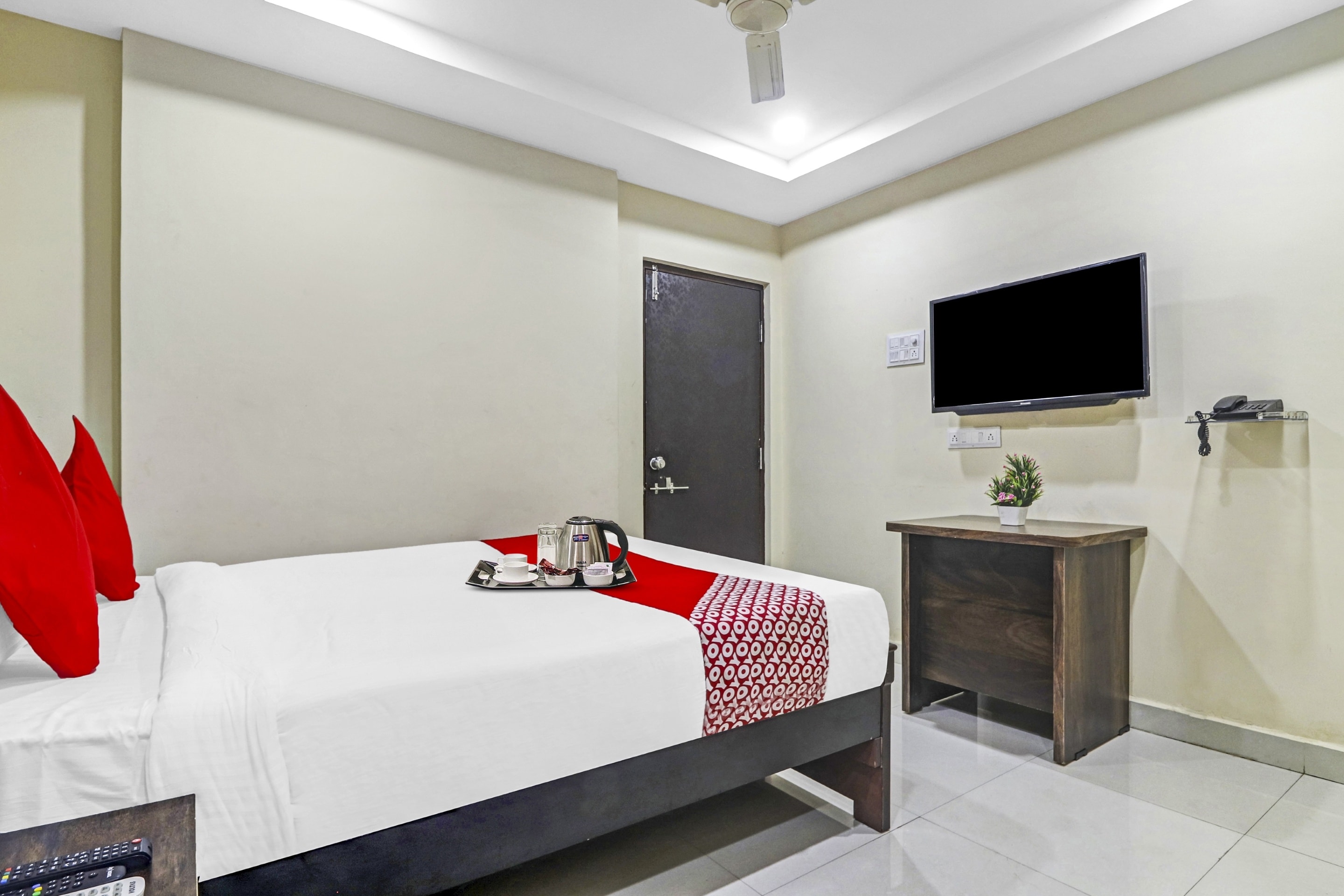 Super Hotel O Honey Heights Near Botanical Garden - Tap to explore photos