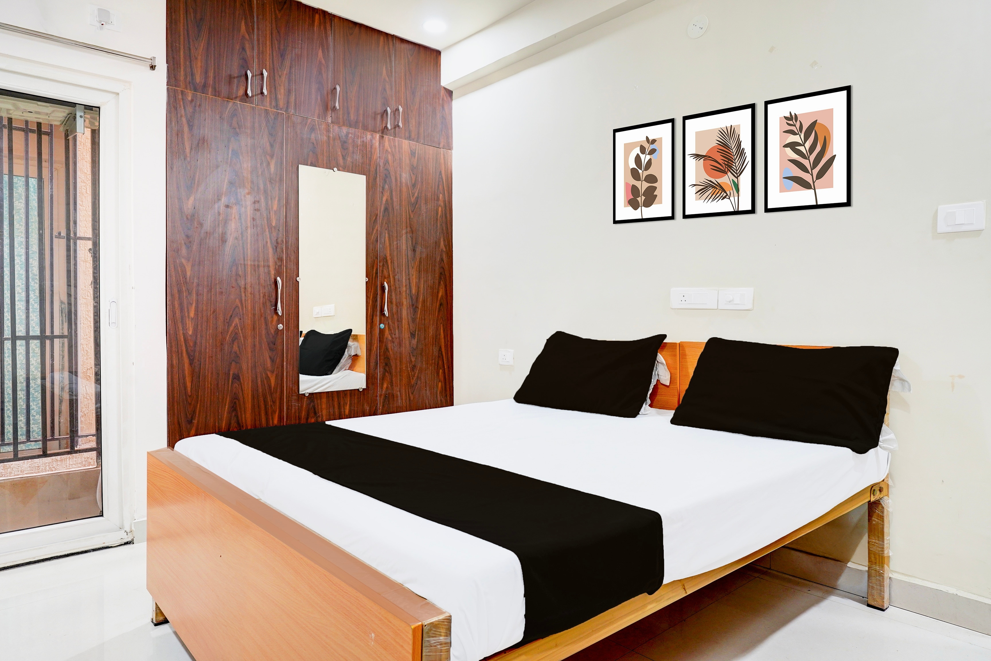 Hotel O Sri Vishnu Prime Opposite The Studio Salon, Kundalhalli Gate - Tap to explore photos