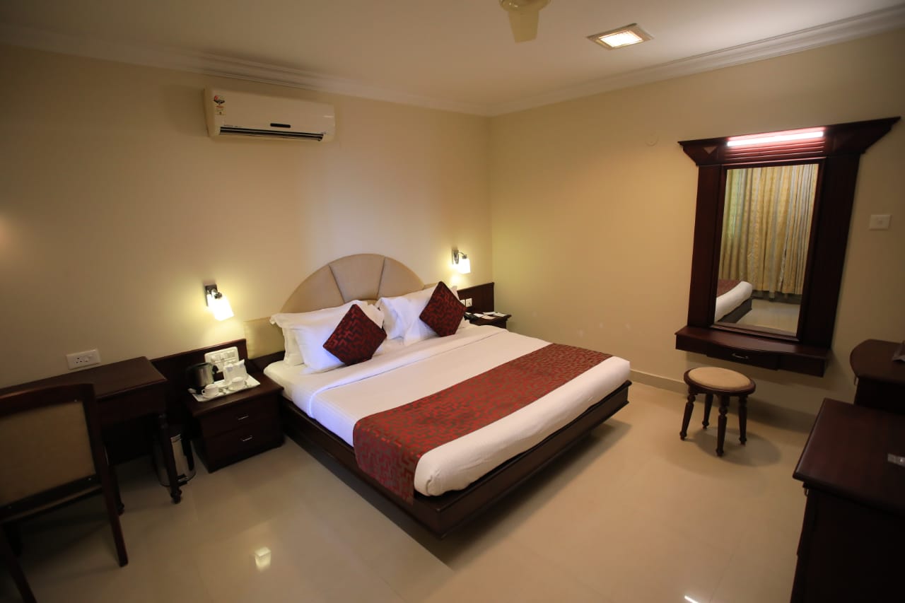 Hotel Sabari Park - Tap to explore photos