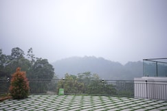 The Drizzle Stays Munnar, Munnar