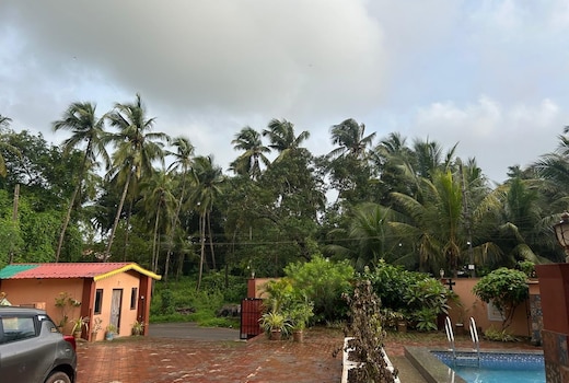 1BHK Apartments with Pool by Hike Hospitality