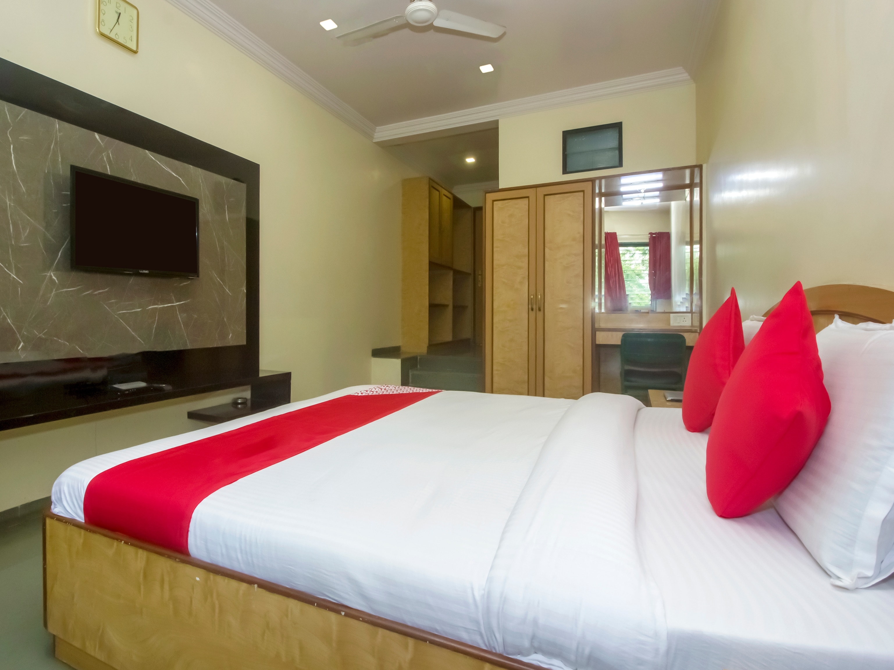 HOTEL NEW UTTAM HIRA PALACE