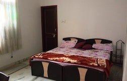 DELUXE DOUBLE BED AC ROOMS