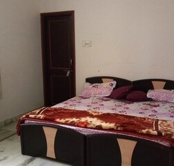 DELUXE DOUBLE BED AC ROOMS
