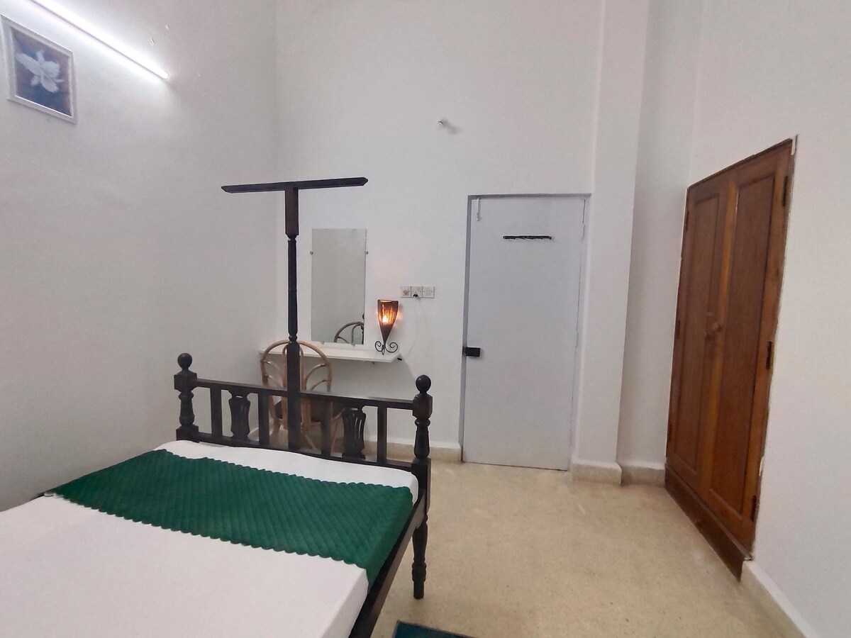 Honara Villa Walking Distance to Candolim Beach - Tap to explore photos