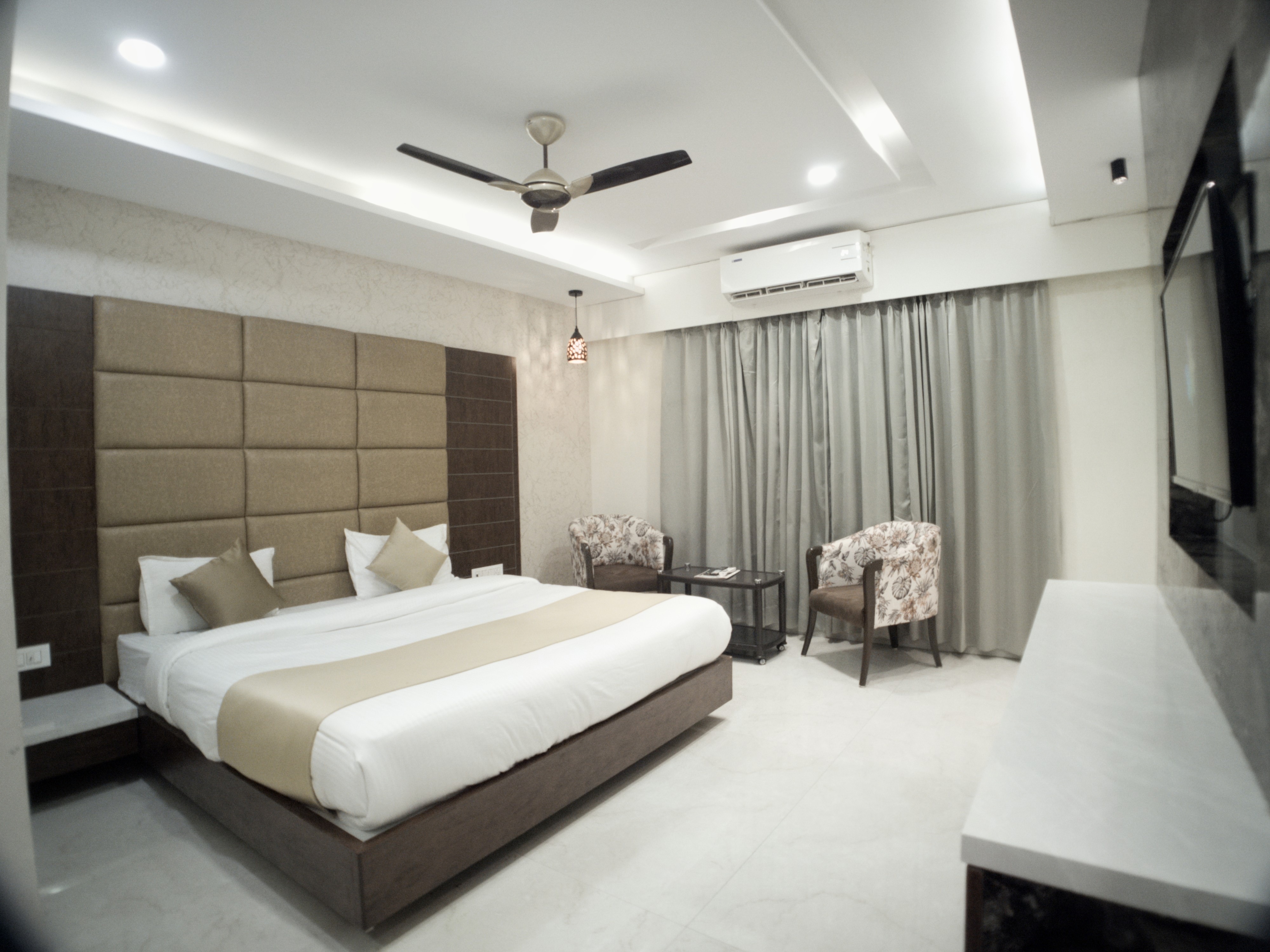 Hotel Yuvraj Palace - Tap to explore photos