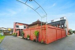 Hotel O near UNISLA formerly Homestay Bougenville, Gresik