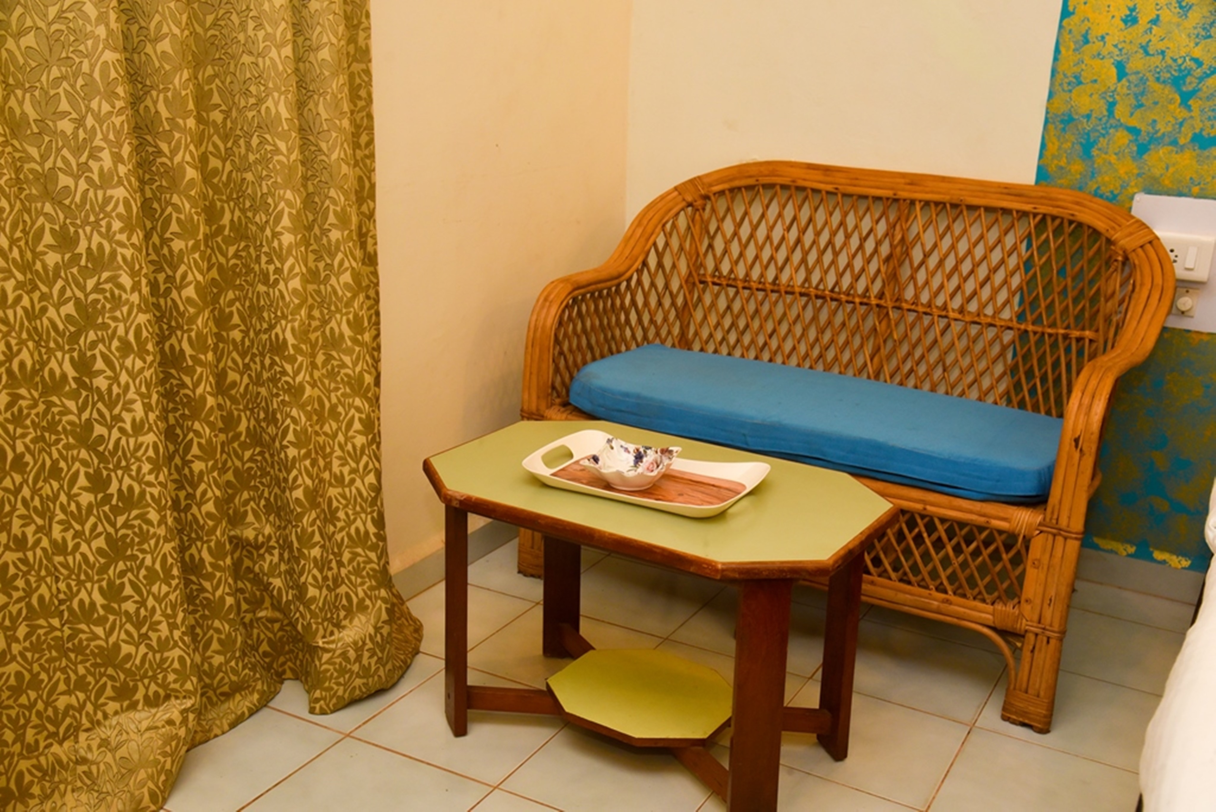 Fully furnished studio apartment - Tap to explore photos