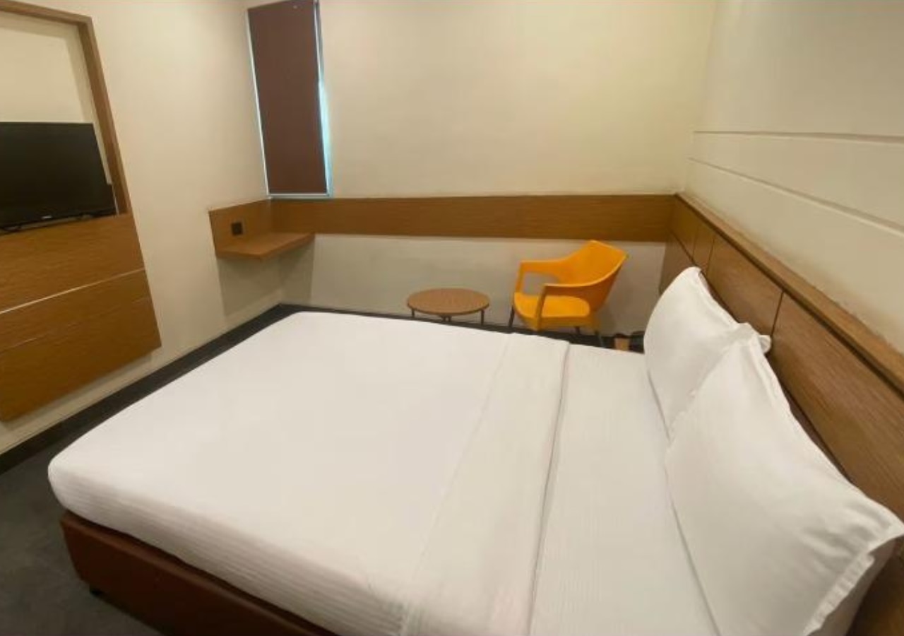 Max Hotels Prayagraj - Tap to explore photos
