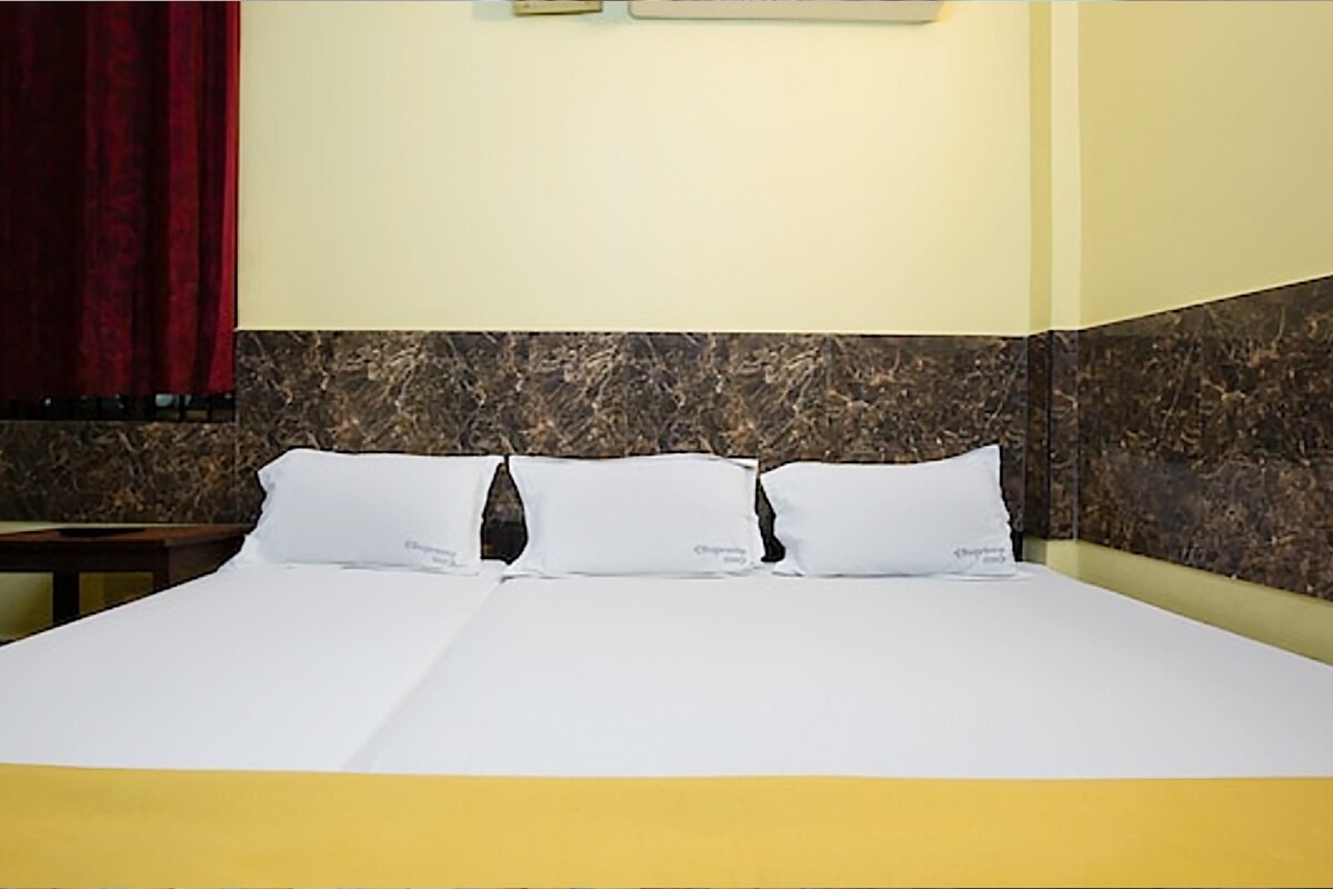 Supreme Inn - Tap to explore photos