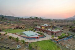 Rio Monte 4BHK with Huge pool & River Access, Pen