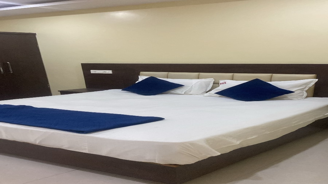 RR Function Hall Luxury Rooms - Tap to explore photos