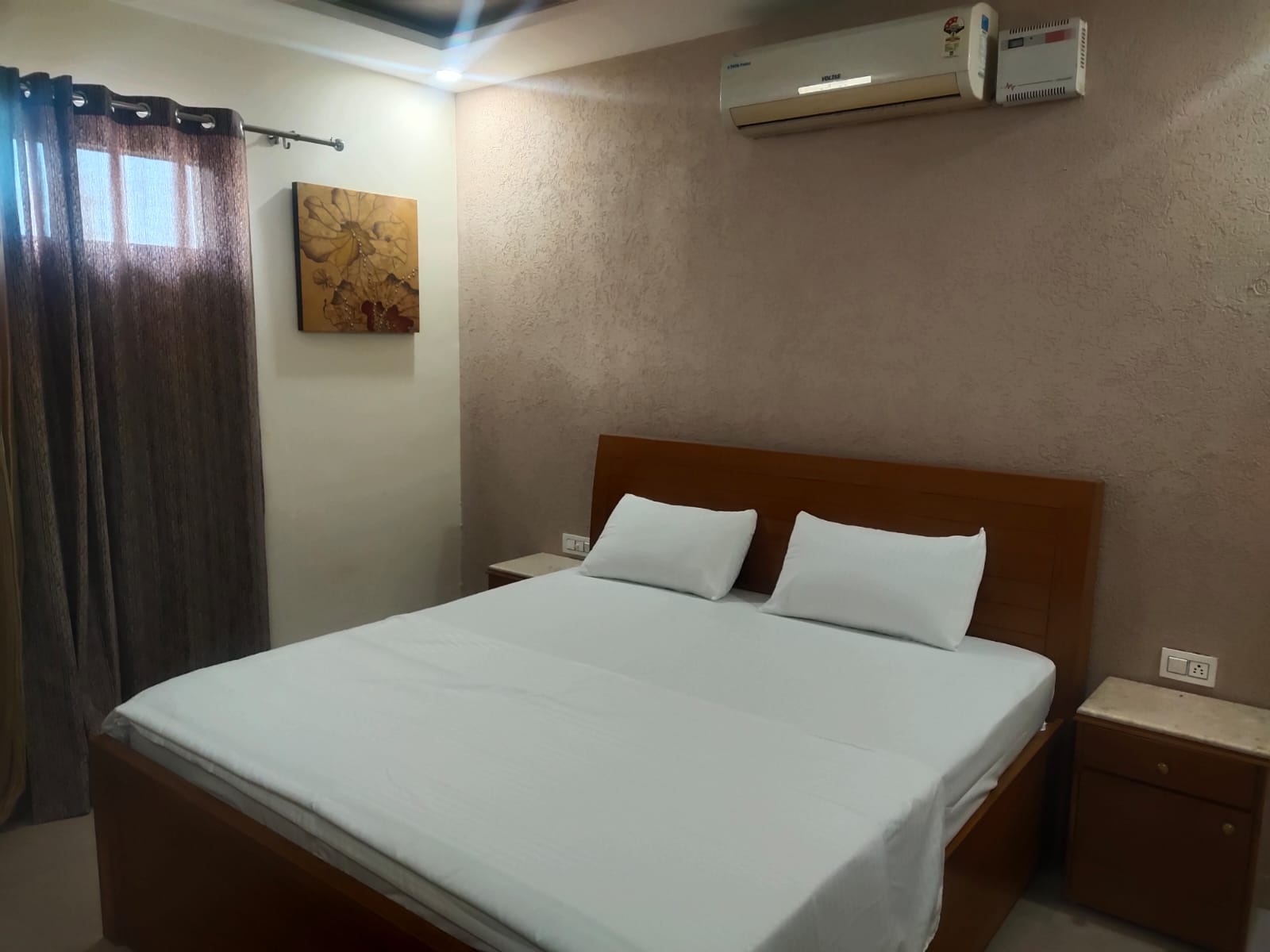 Maniz by Goel Hospitality - Tap to explore photos