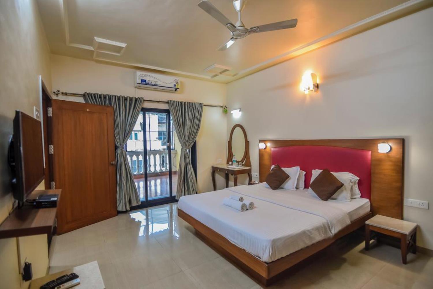Luxury Homestay Koregaon Park - Tap to explore photos