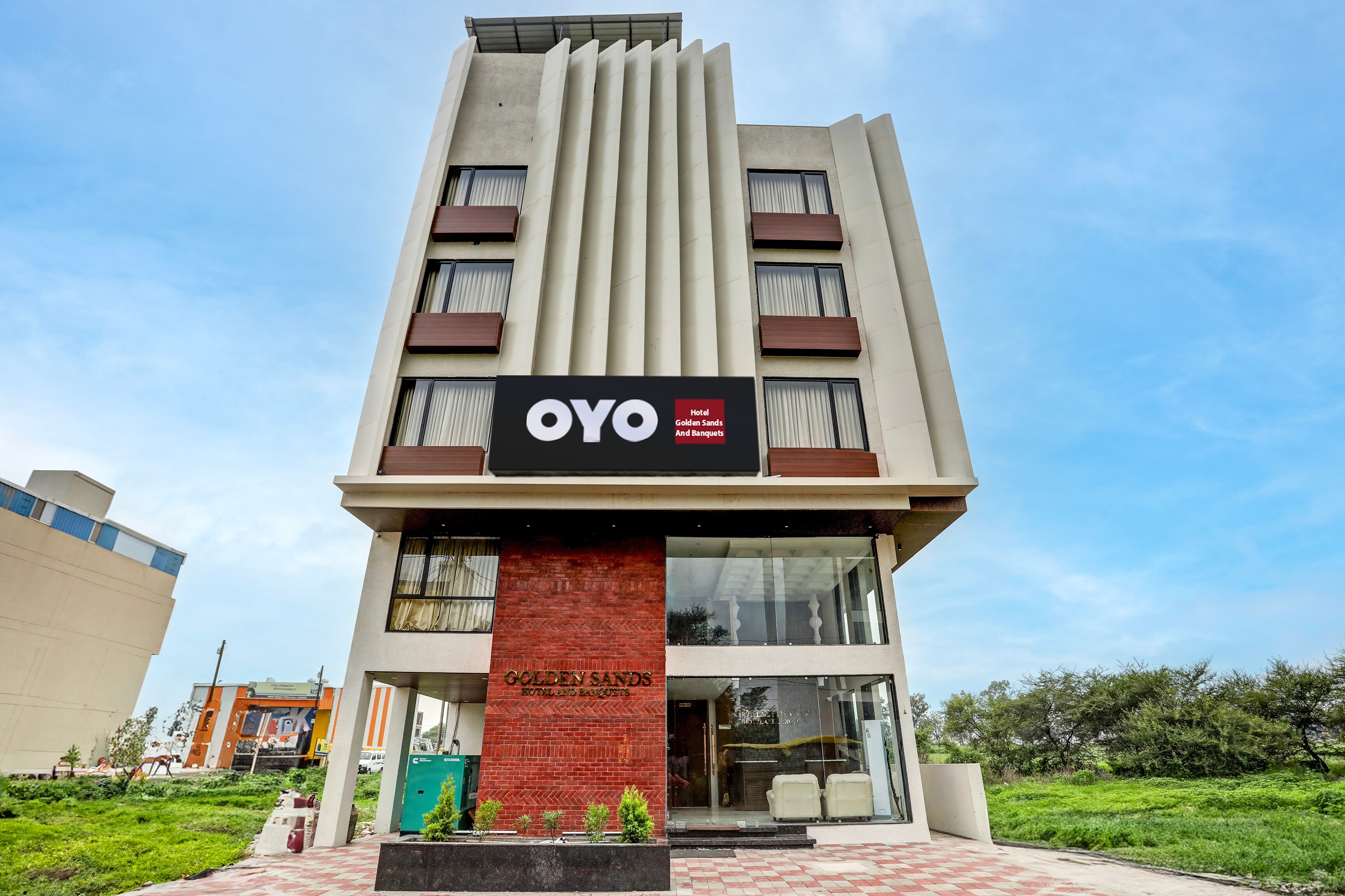Hotel O Golden Sands Hotel And Banquets - Tap to explore photos