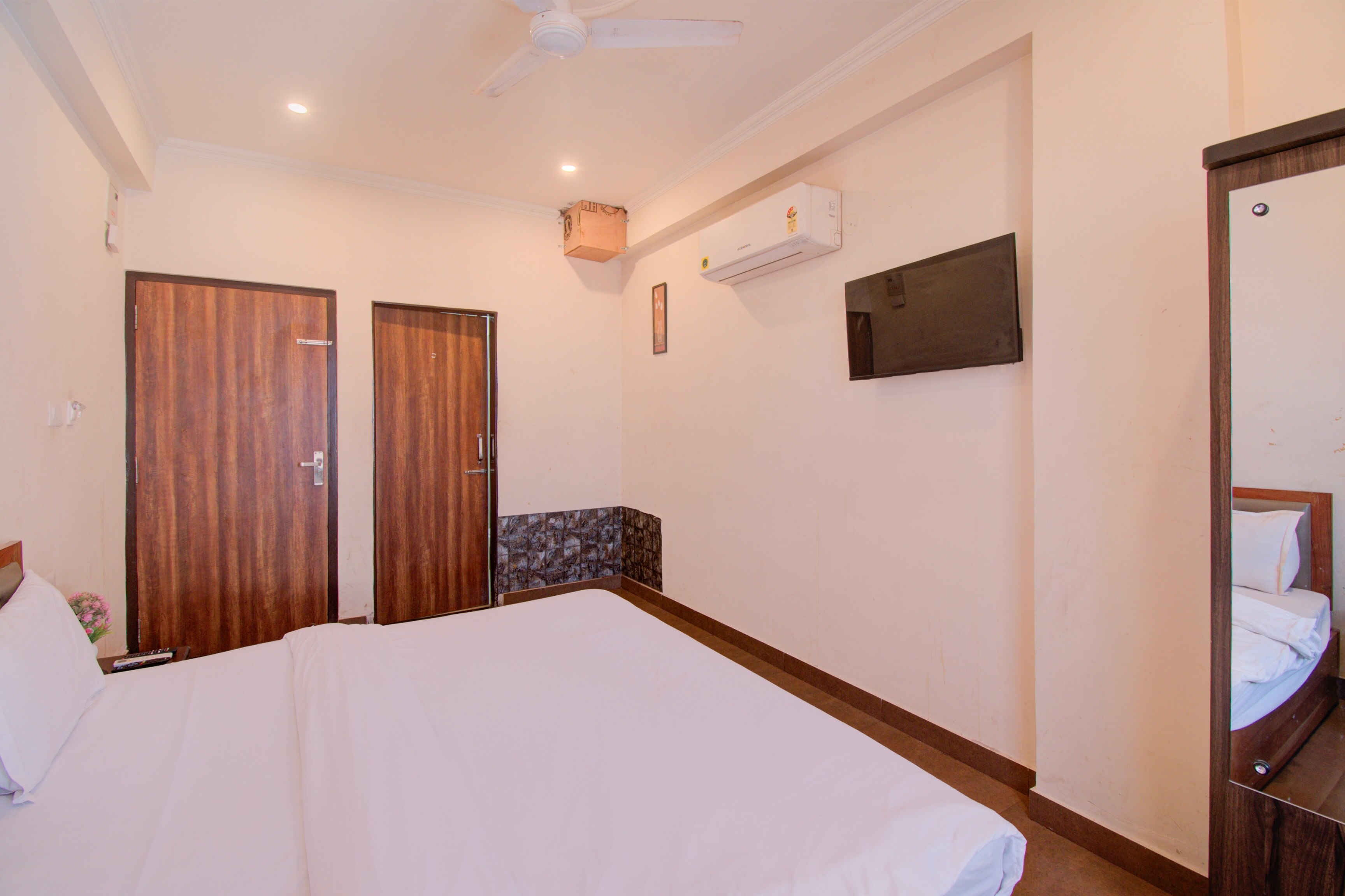 Hotel O Bhagwati Palace - Tap to explore photos