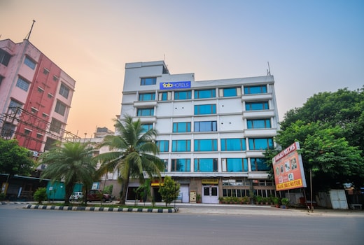 FabHotel Raj Darbar - Nr. Kolkata Airport