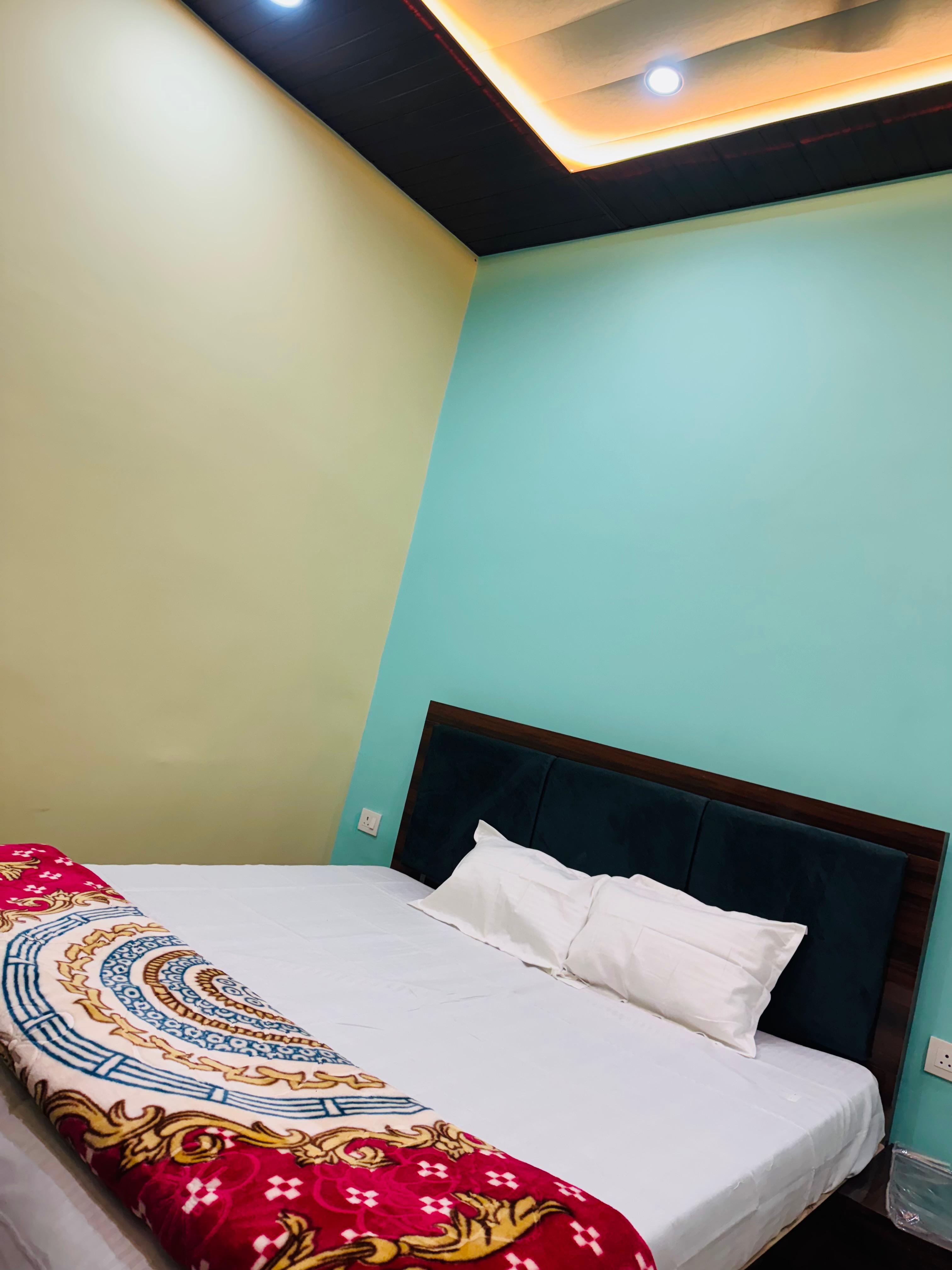 Mahadev Inn Near by Airport 500m - Tap to explore photos