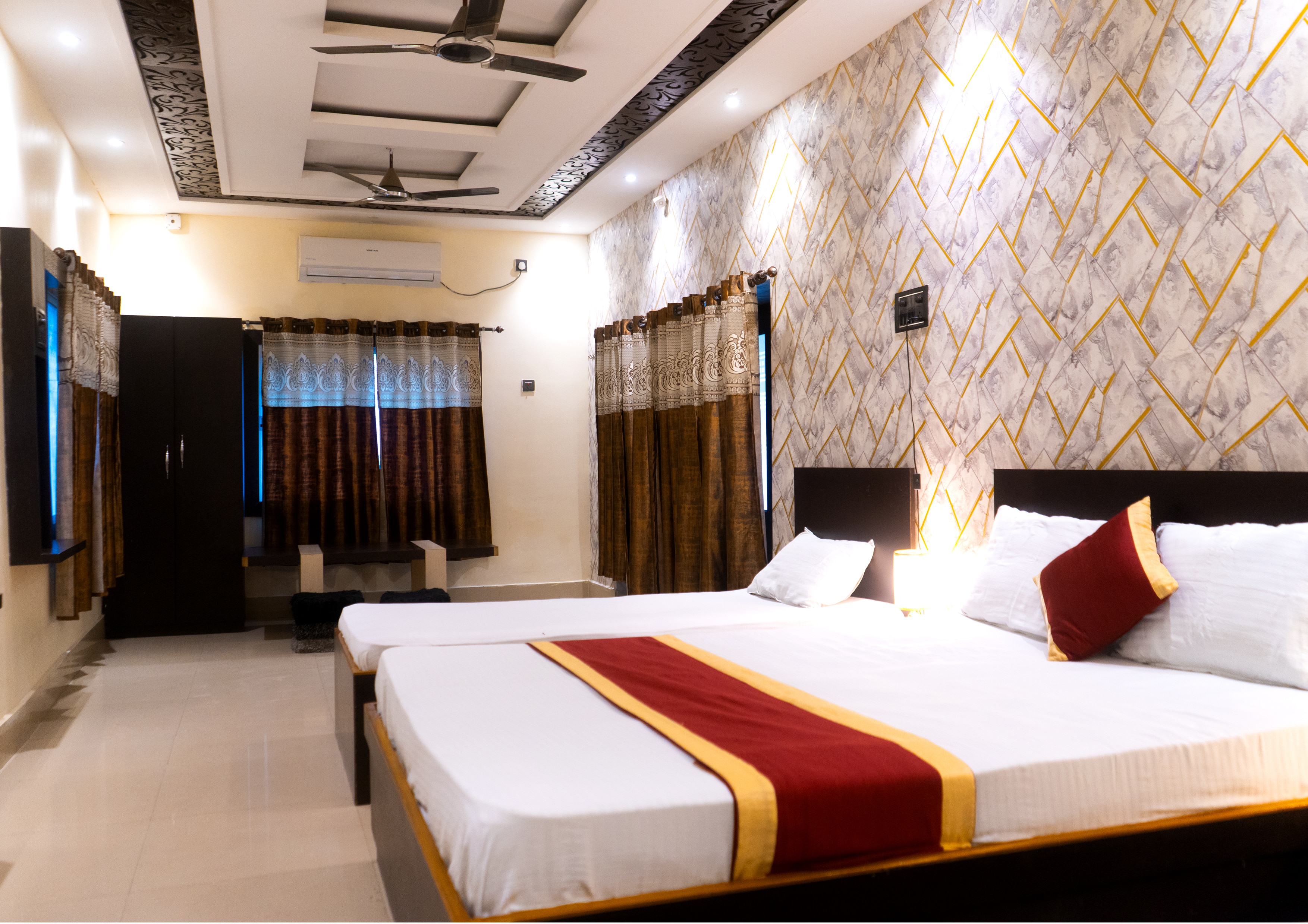 Hotel Garg - Tap to explore photos