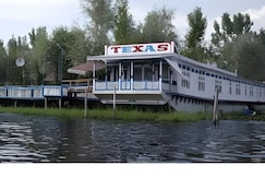 Texas Super Deluxe Houseboats, Srinagar