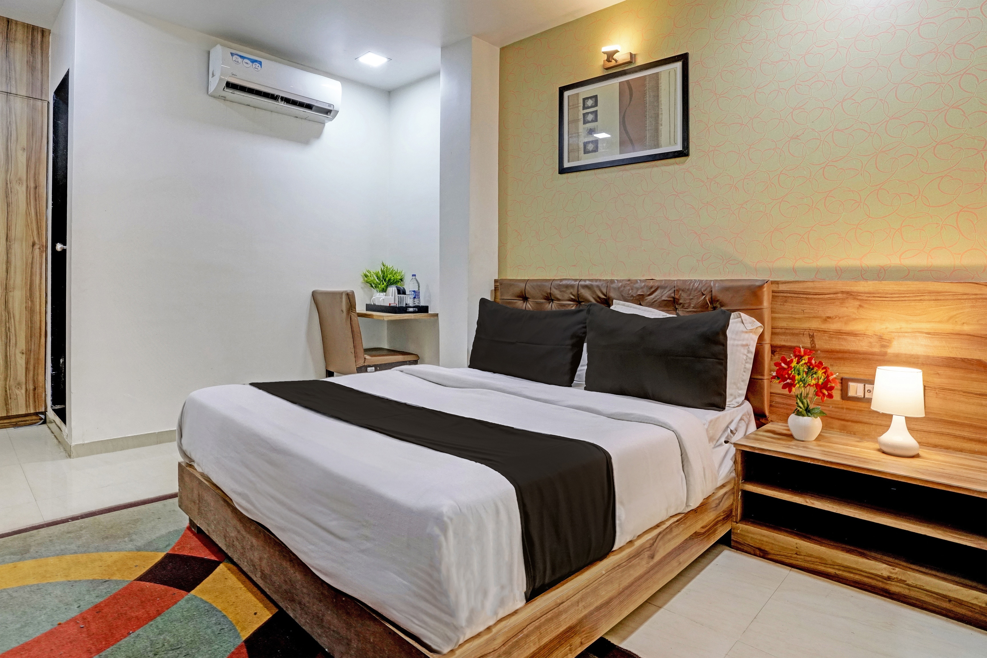 Hotel O Blue Inn Residence Near R City Mall - Tap to explore photos